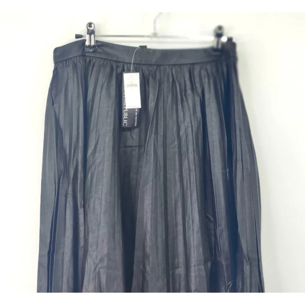 New Banana Republic Long Faux Leather Skirt Size S - Picture 2 of 9